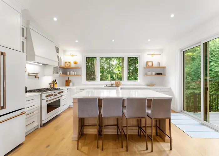 Luxury Home - 5 Min From Airport, 15 To Downtown